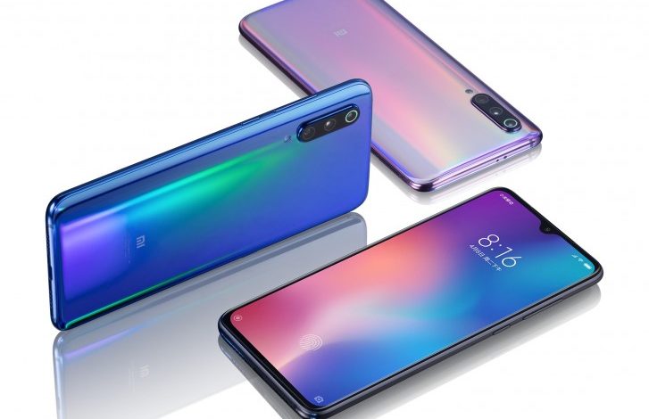 Xiaomi Mi 9 in blue and violet