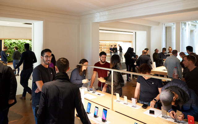 Apple Store in Champs-Elysses, Paris