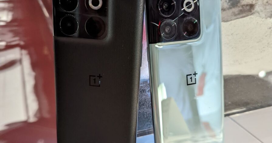 OnePlus10T in green and black color options.